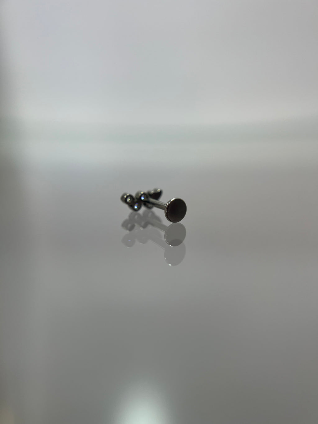 Piercings brillitos (cierre plano)