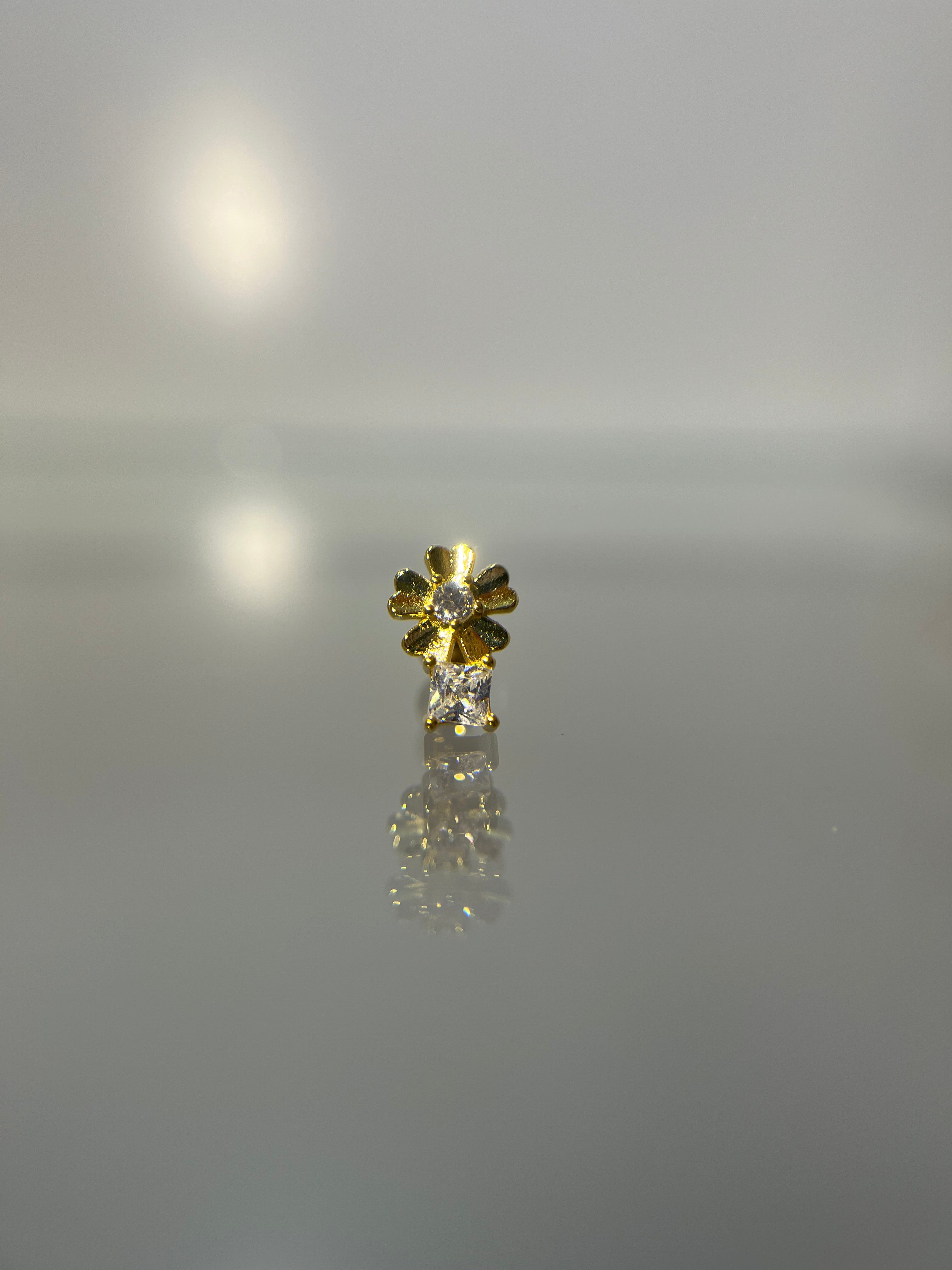 Piercings flor (cierre esfera)