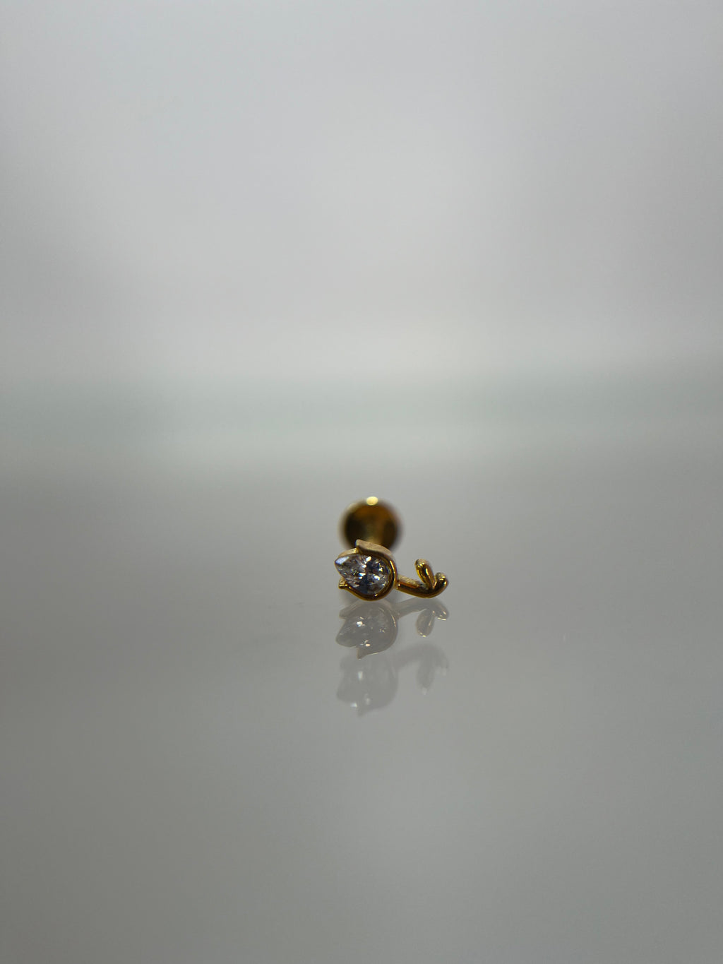 Piercing capullo de flor titanium dorado (cierre plano)
