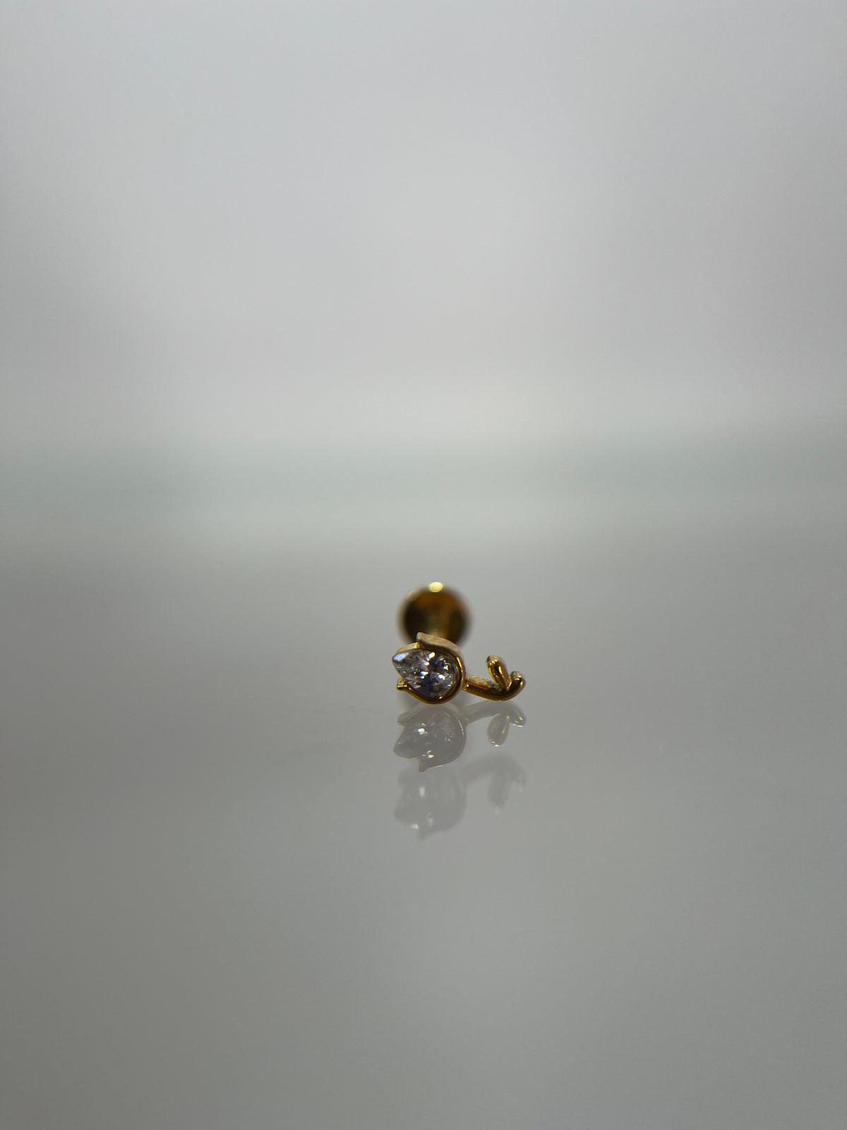 Piercing capullo de flor titanium dorado (cierre plano)
