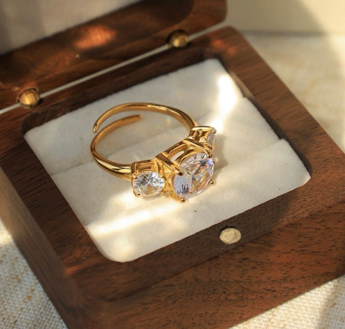 Anillo ajustable con 3 cristales