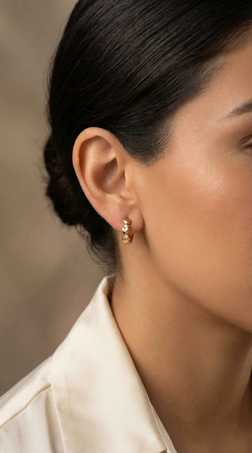 Argollas con corazones y cristales doradas