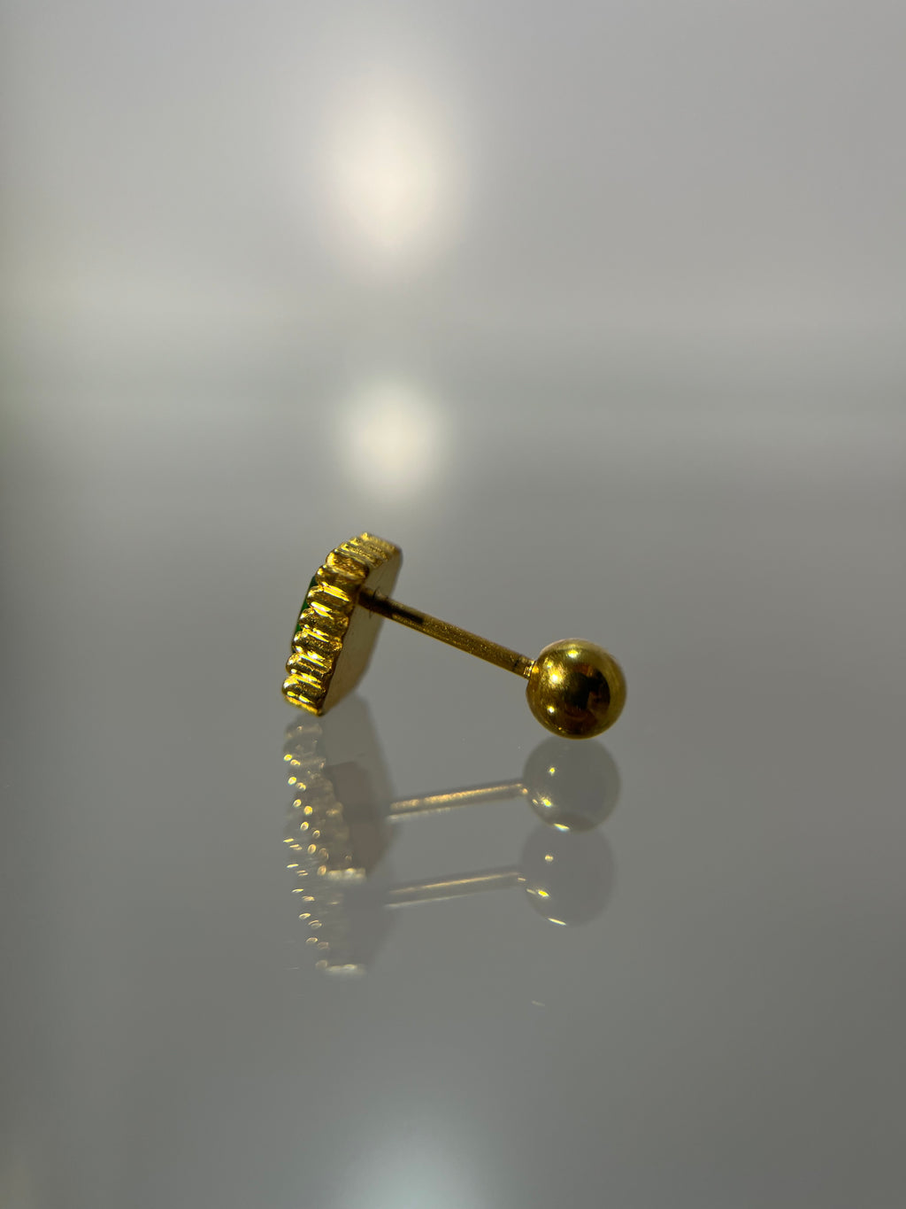 Piercing piedra verde (cierre esfera)