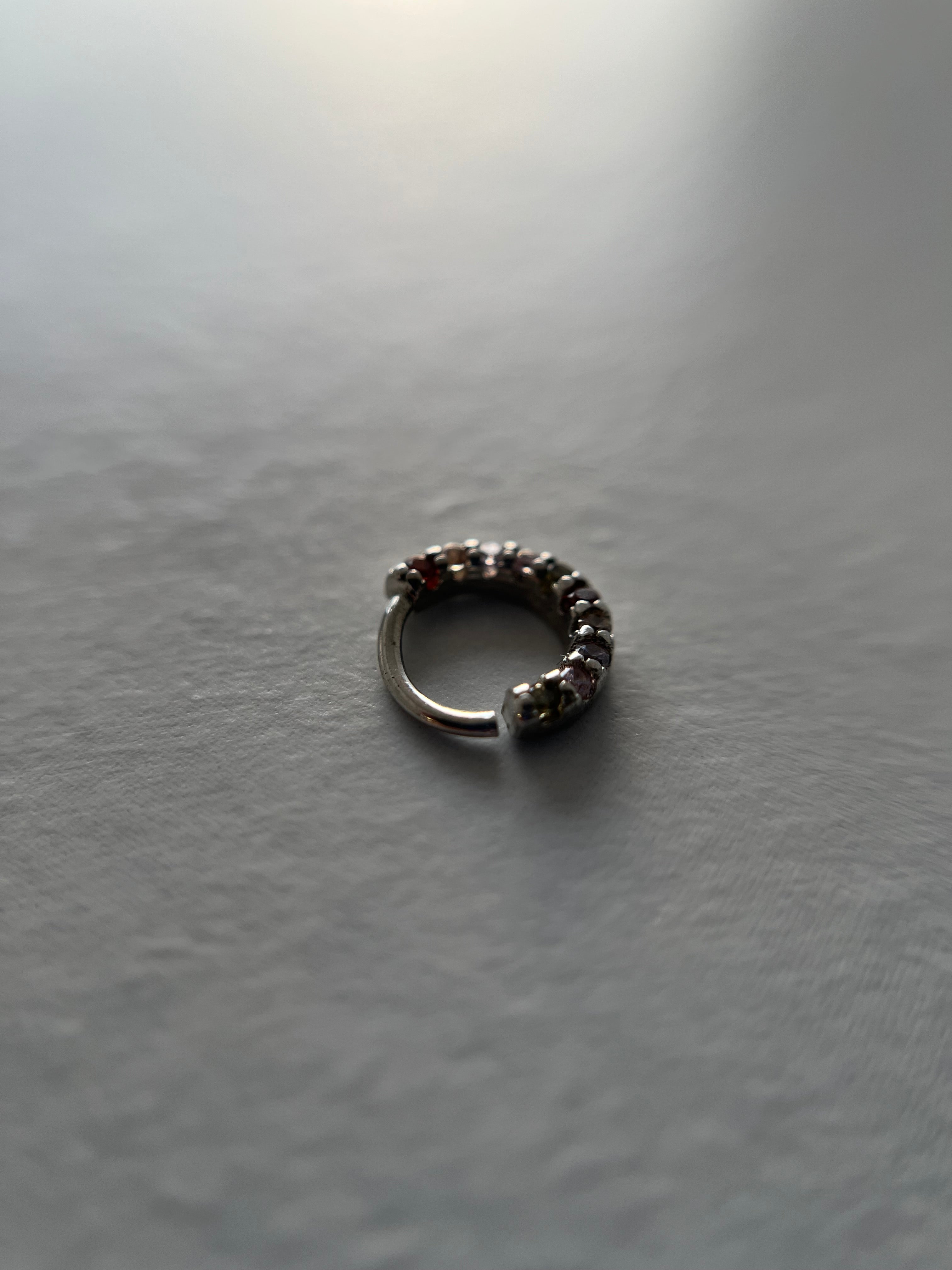 Piercings diamantes encrustados