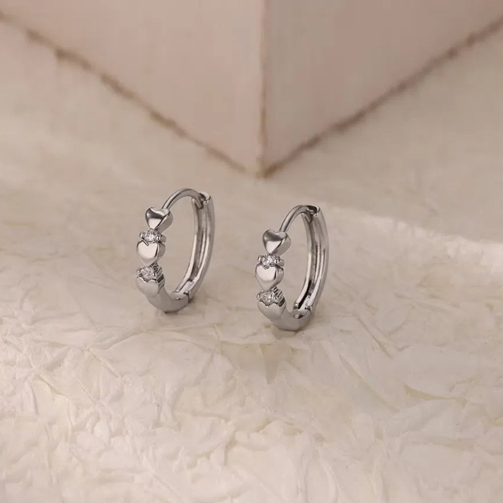 Argollas con corazones y cristales color plata