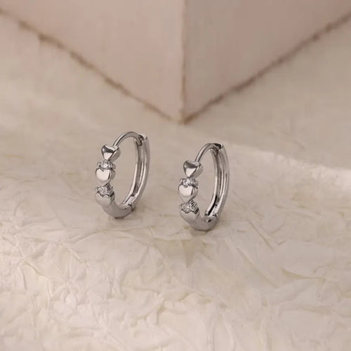 Argollas con corazones y cristales color plata