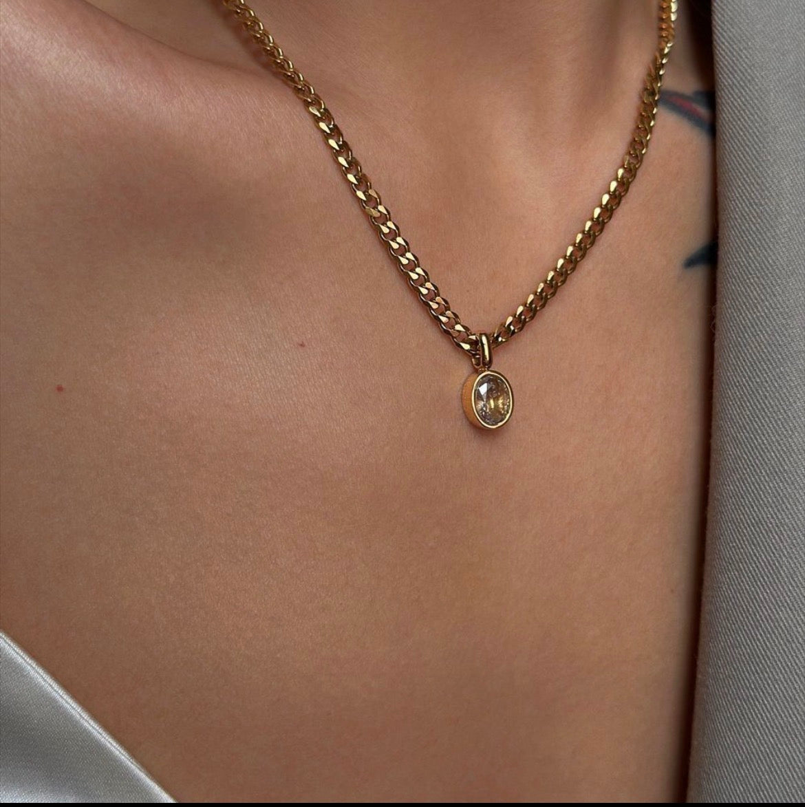 Collar con cristal básico