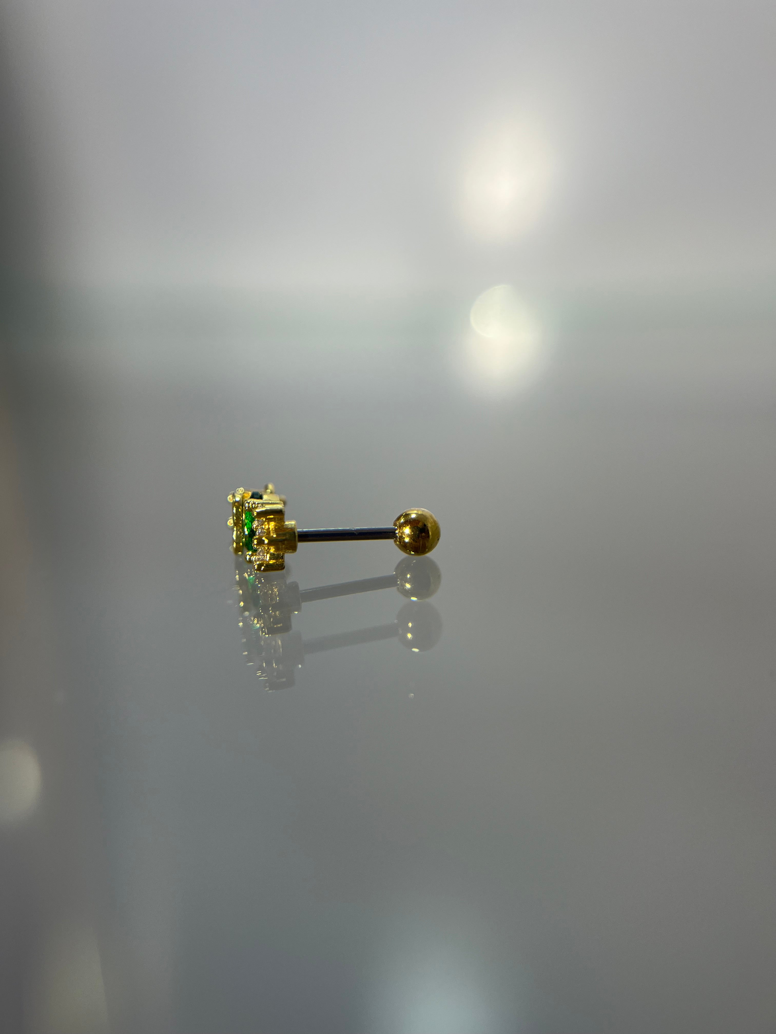 Piercings corazón verde (cierre esfera)