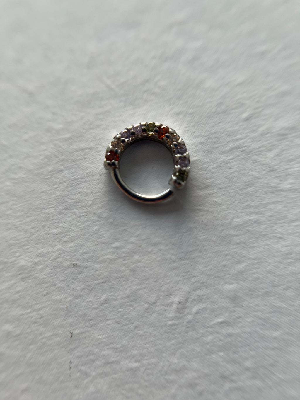Piercings diamantes encrustados