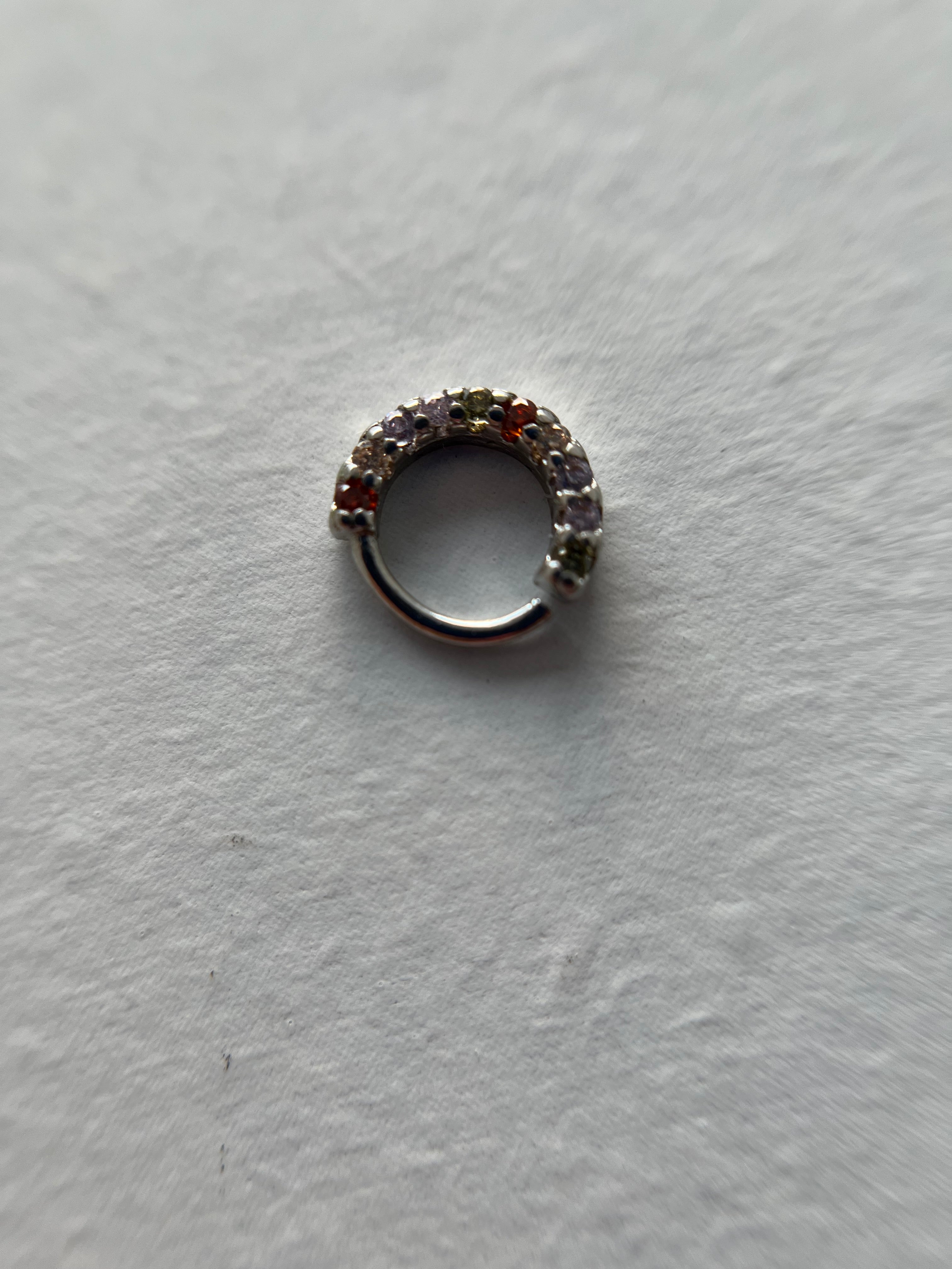 Piercings diamantes encrustados