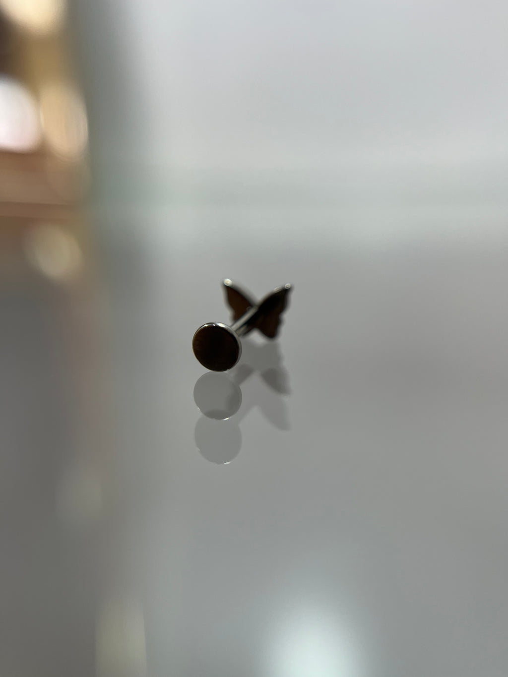 Piercings mariposa (cierre plano)