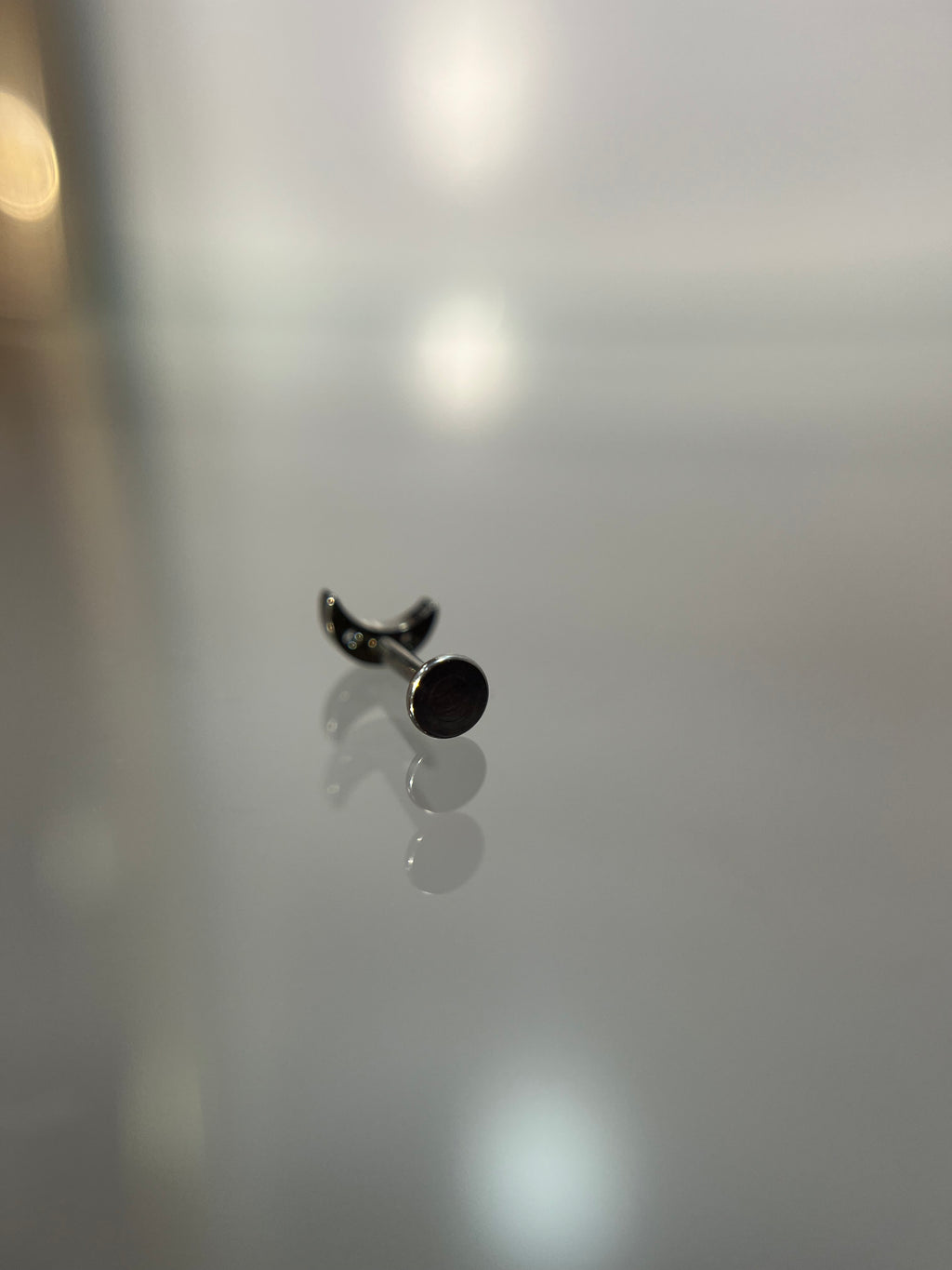 Piercings media luna (cierre plano)