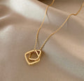 Collar de anillos dorados