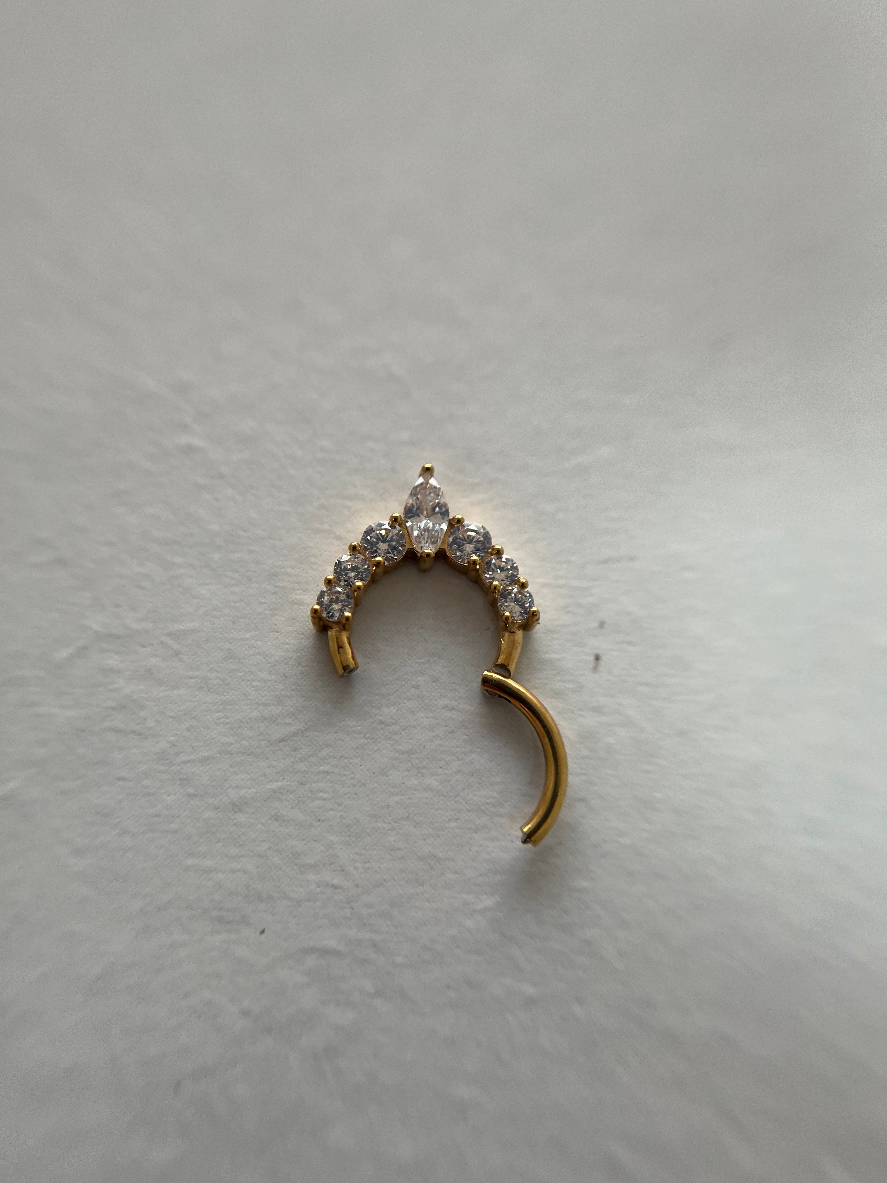 Piercings con cristales incrustados