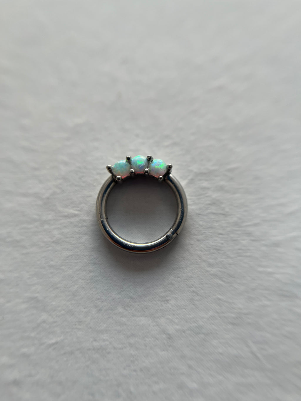 Piercings con cristal tornasol