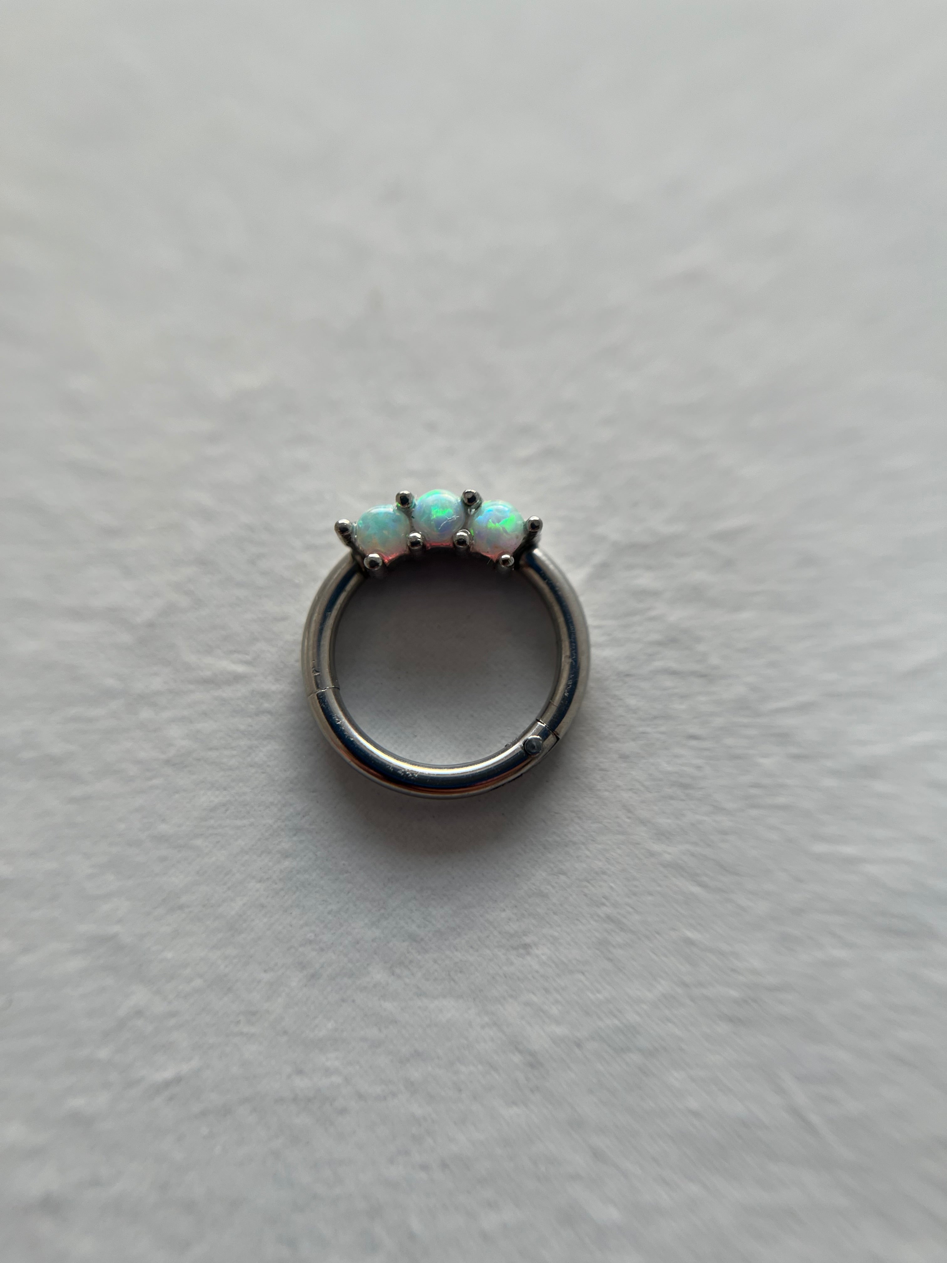 Piercings con cristal tornasol