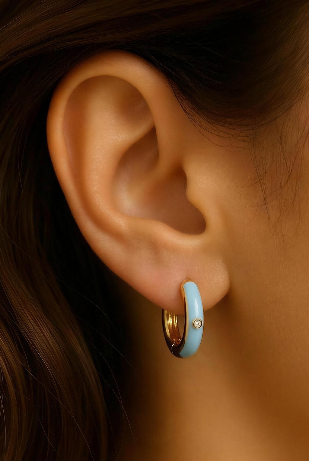 Argollas básica celeste con cristal incrustado