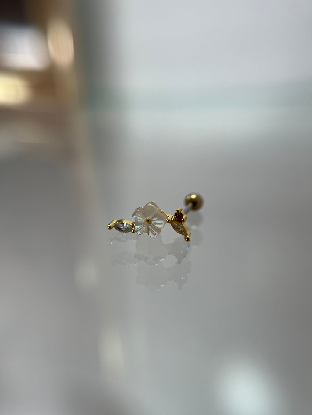 Piercings flor (cierre esfera)
