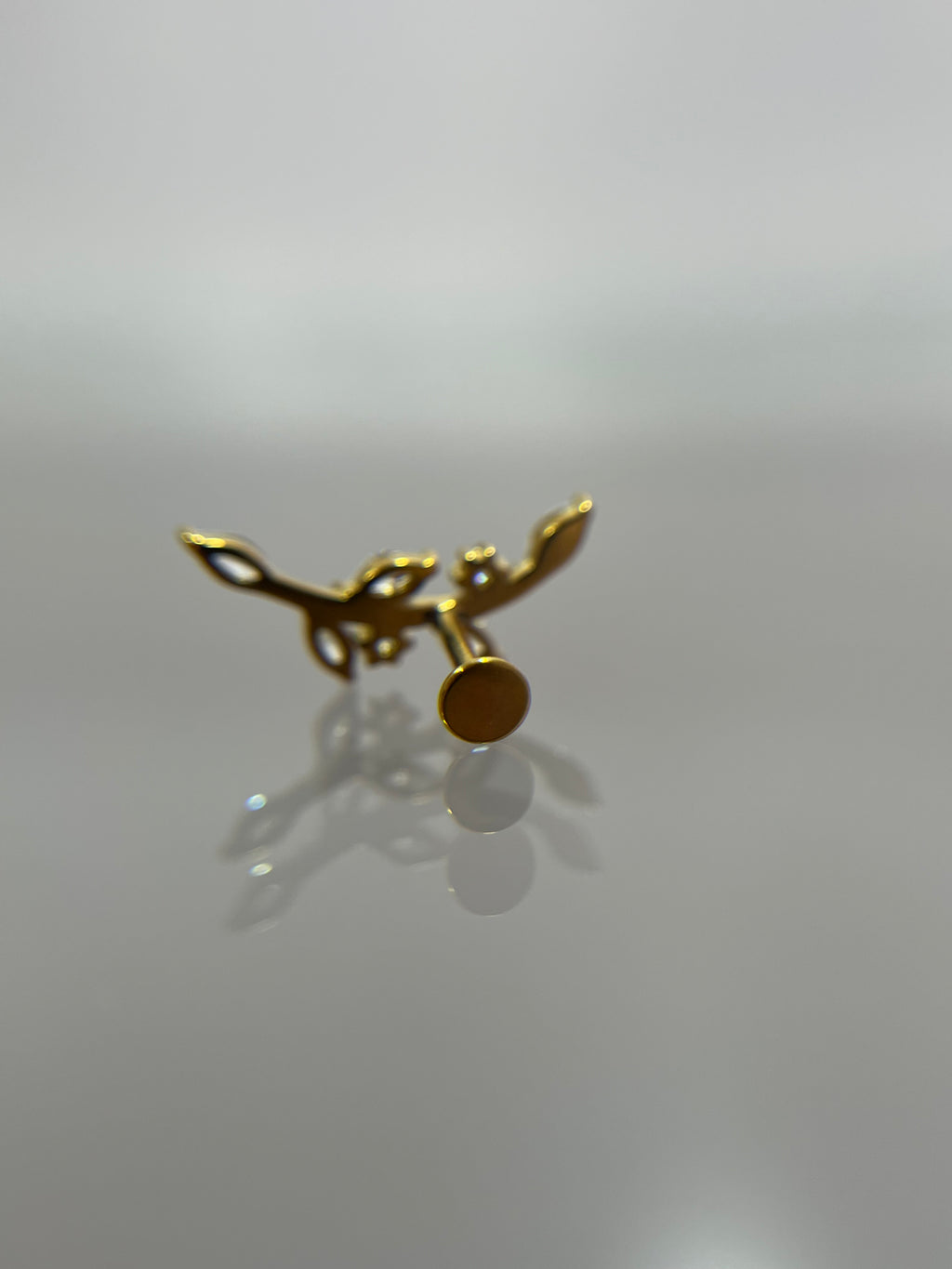 Piercing ramita titanium dorado (cierre plano)