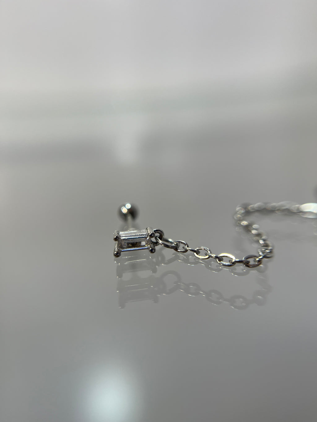 Piercing cadena colgante (cierre esfera)