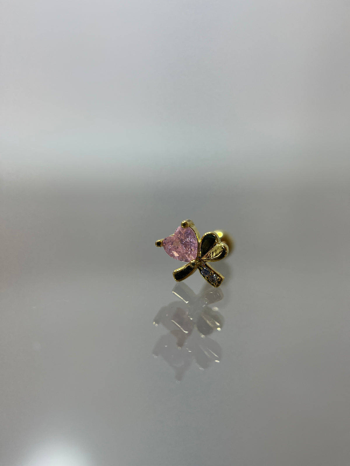Piercing lazo corazón titanium dorado (cierre bolilla)