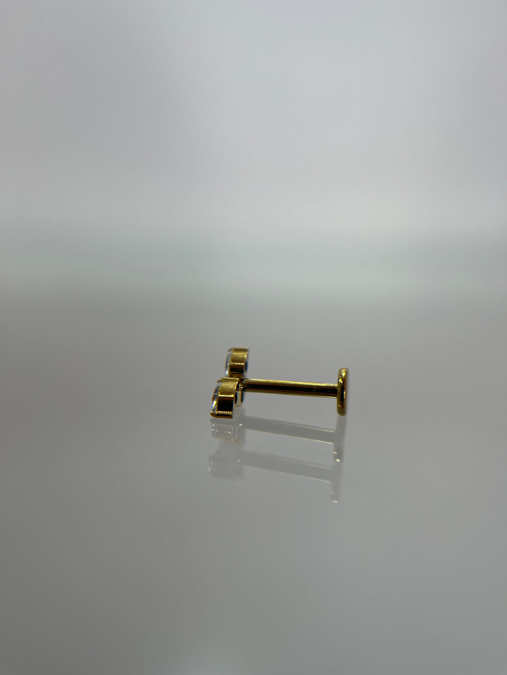 Piercing tres piedras titanium dorado (cierre plano)