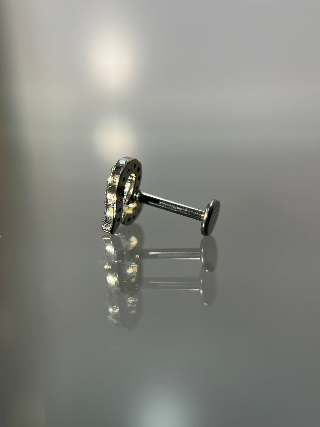 Piercings heart (cierre plano)