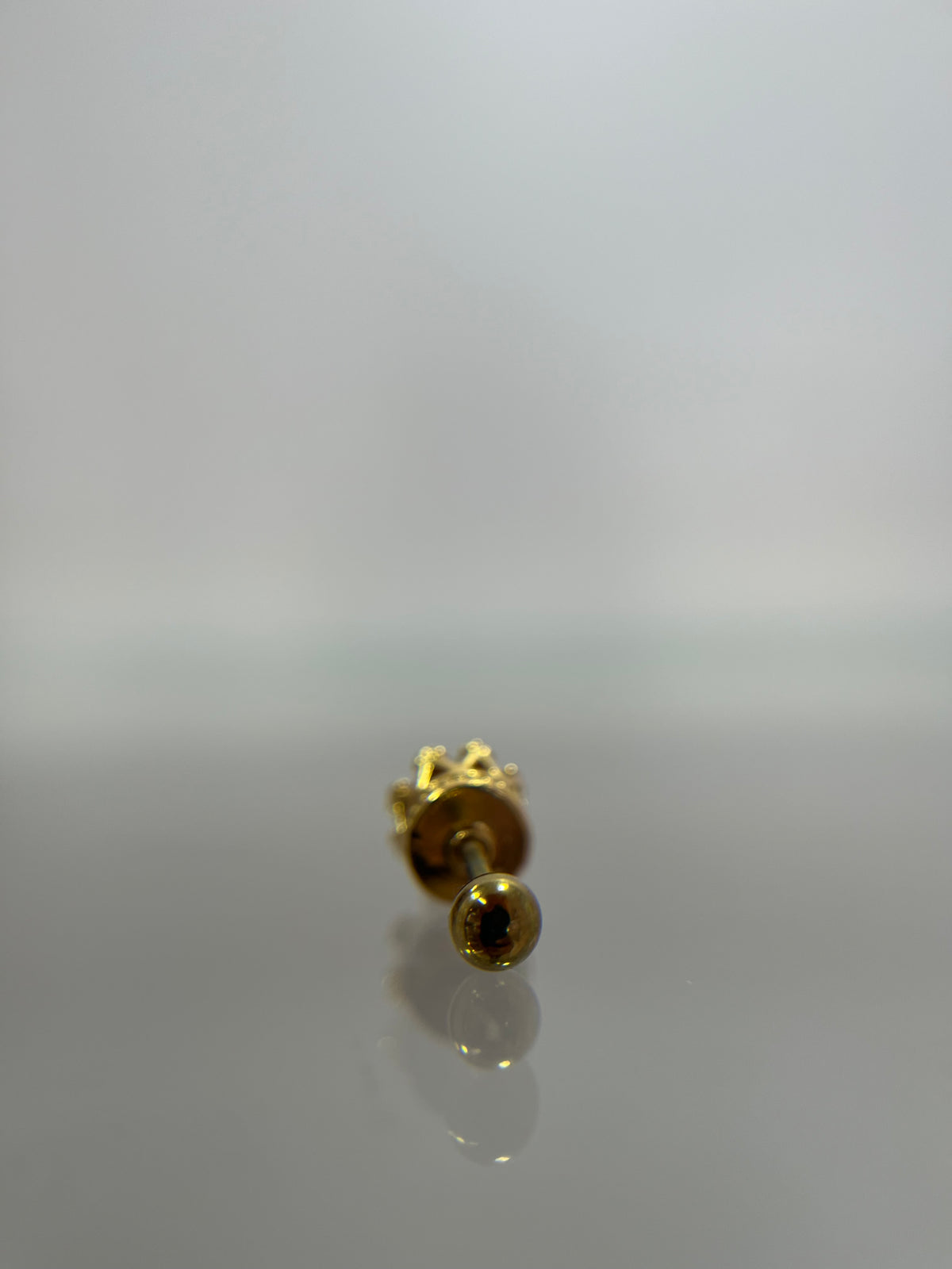 Piercing redondo corona titanium dorado (cierre bolilla)
