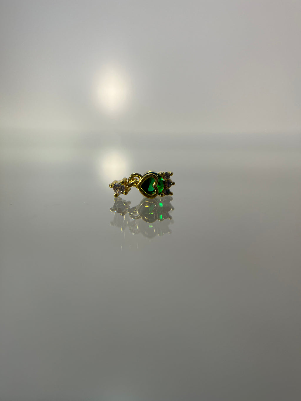 Piercings corazón verde (cierre esfera)