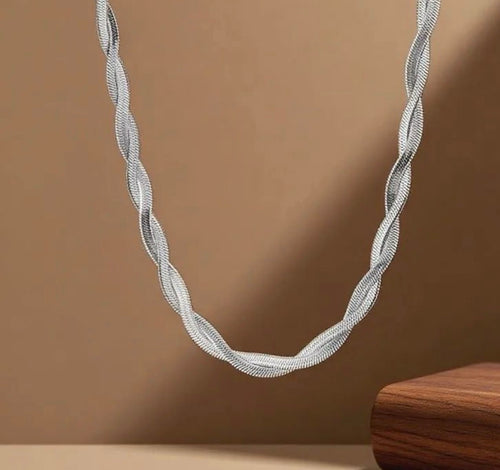 Collar de trenza color plata