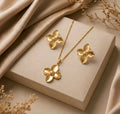 Set collar + aretes flor dorados