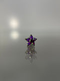Piercings flor morada (cierre plano)