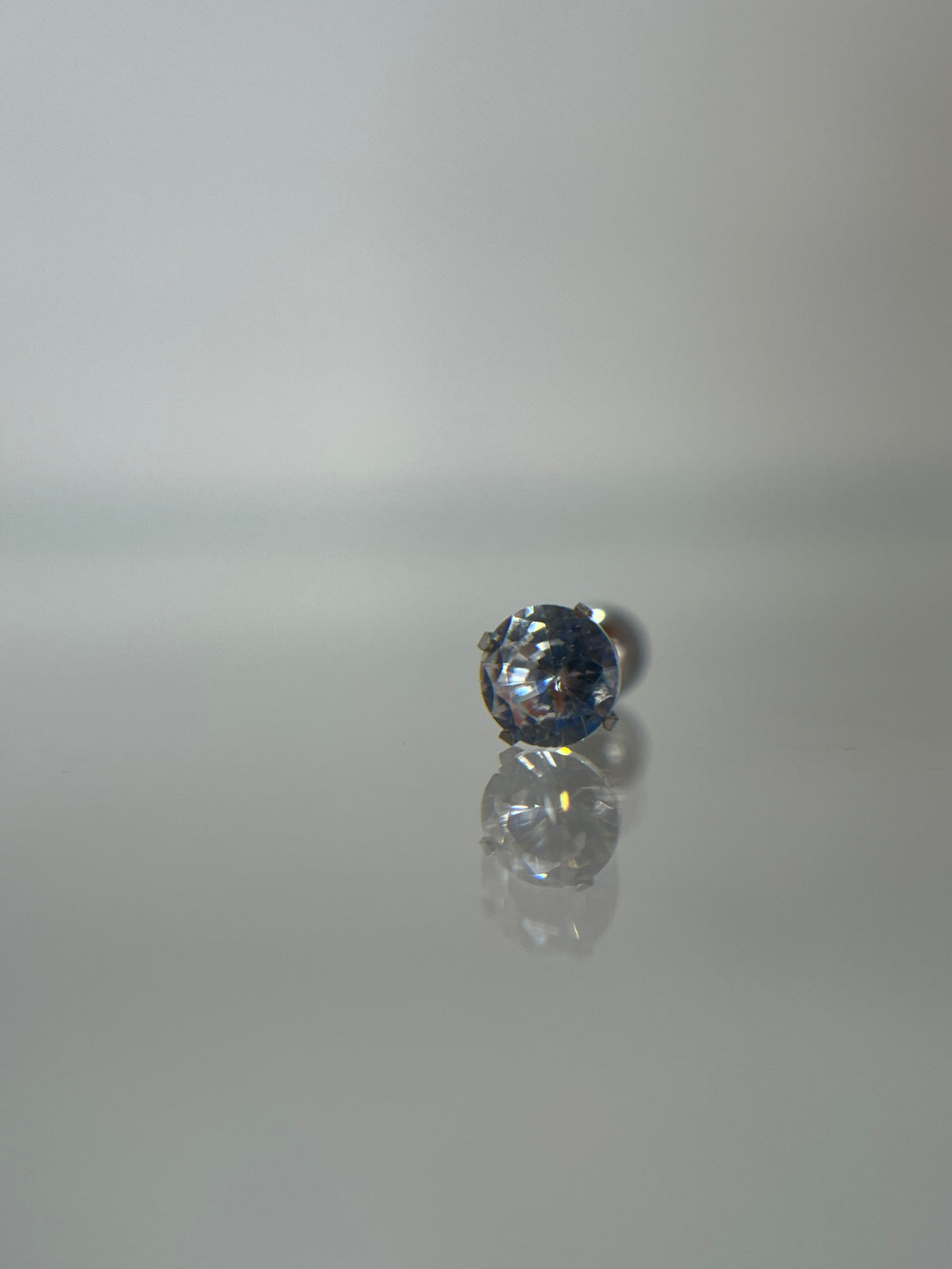 Piercing piedra solitaria acero plateado (cierre bolilla)