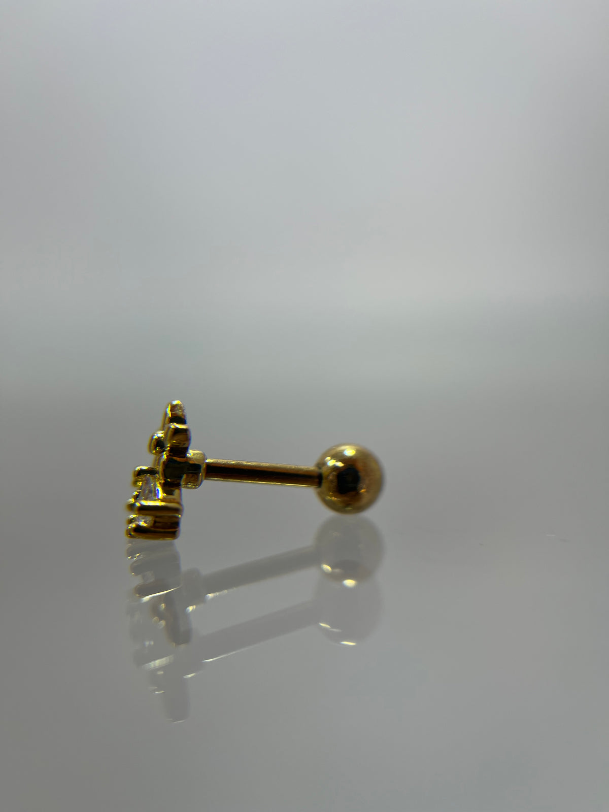 Piercing floral titanium dorado (cierre bolilla)