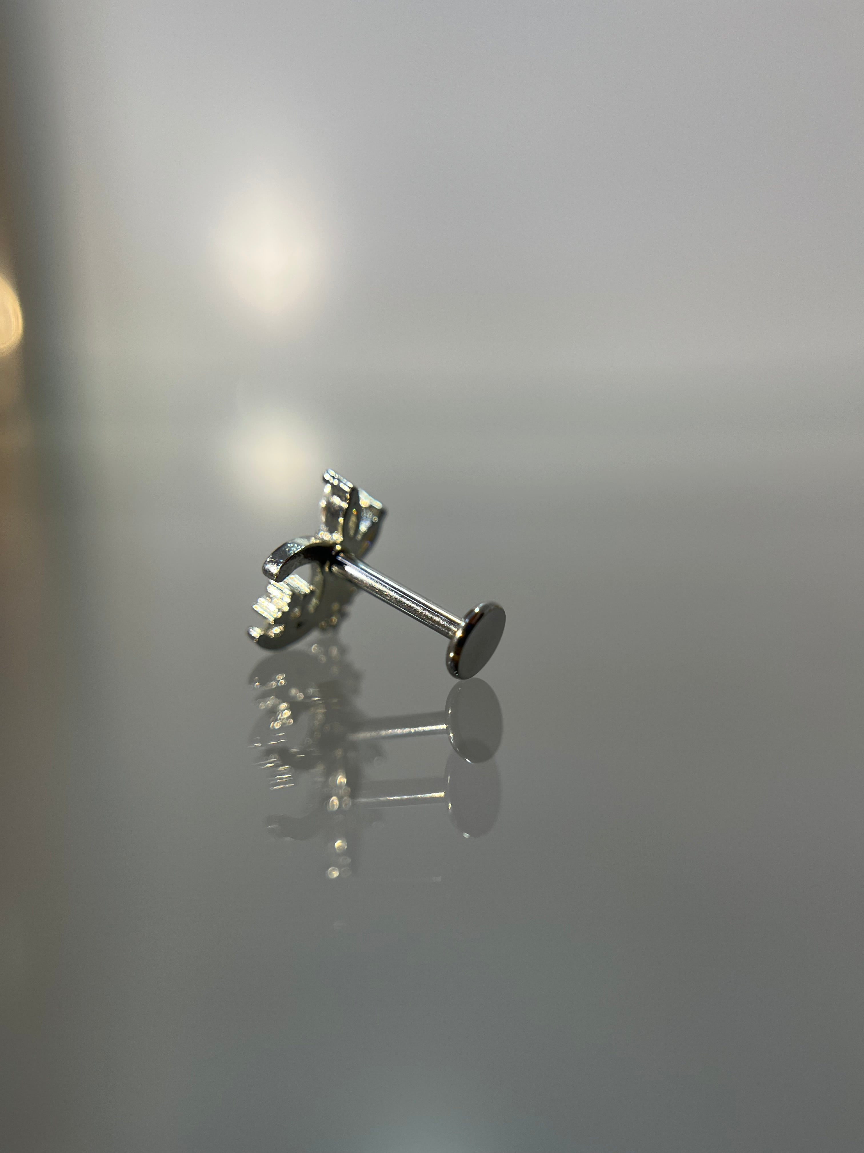 Piercings luna de hada (cierre plano)