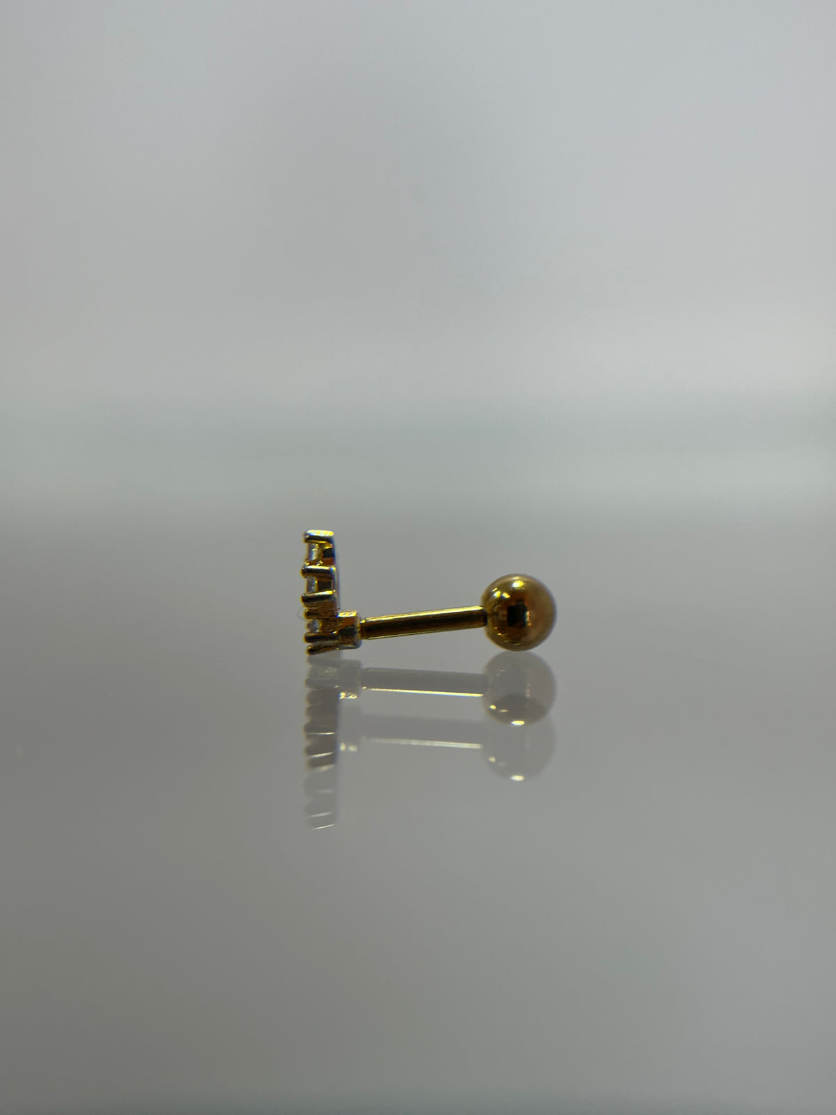Piercing estrella cinco puntas titanium dorado (cierre bolilla)