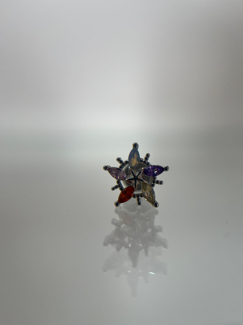 Piercing estrella invertida acero plateado (cierre plano)