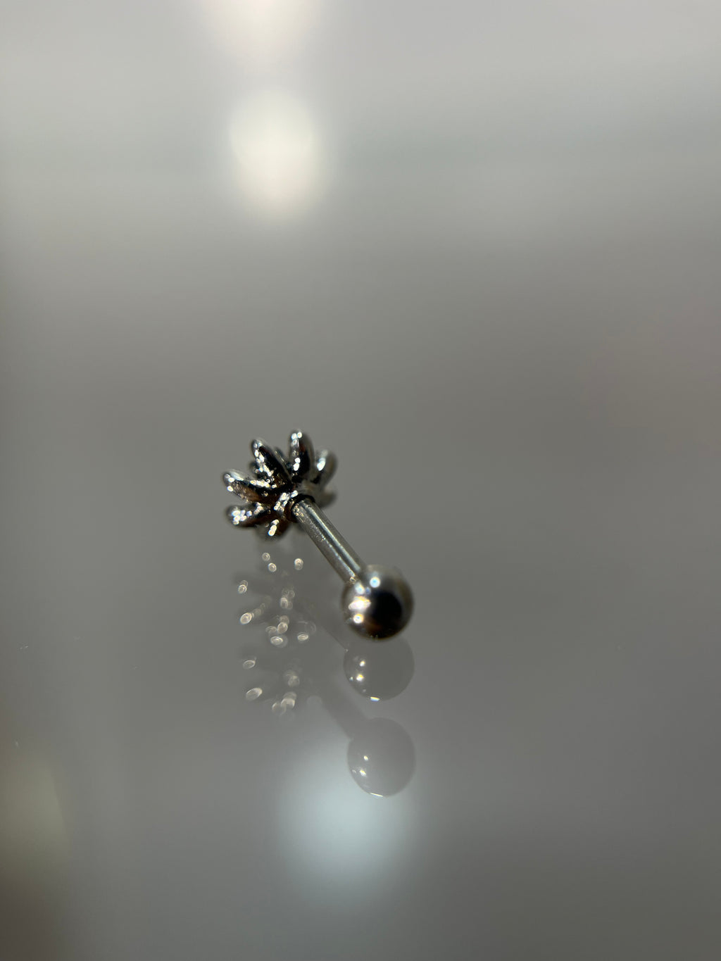 Piercings Flor negra (cierre esfera)
