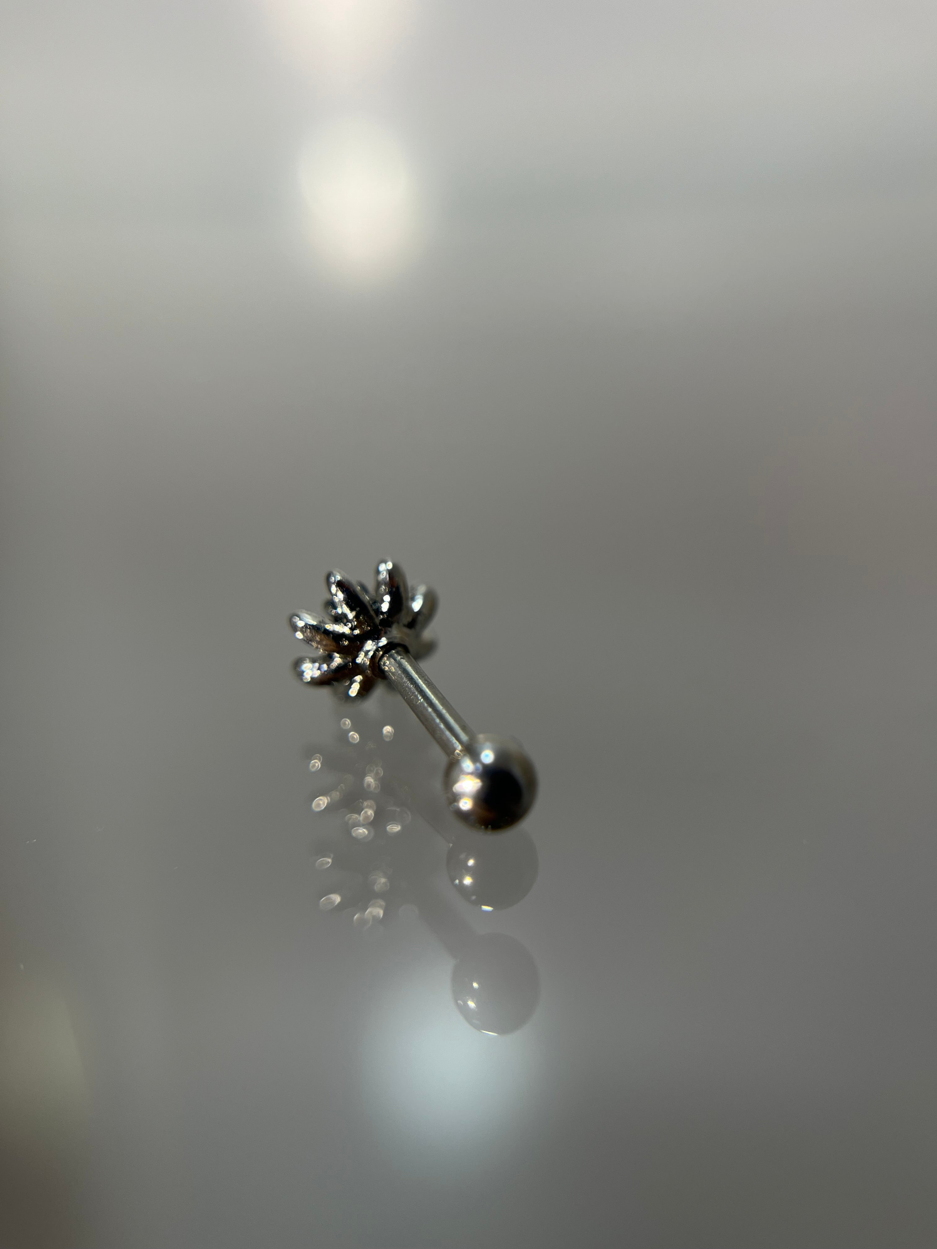 Piercings Flor negra (cierre esfera)