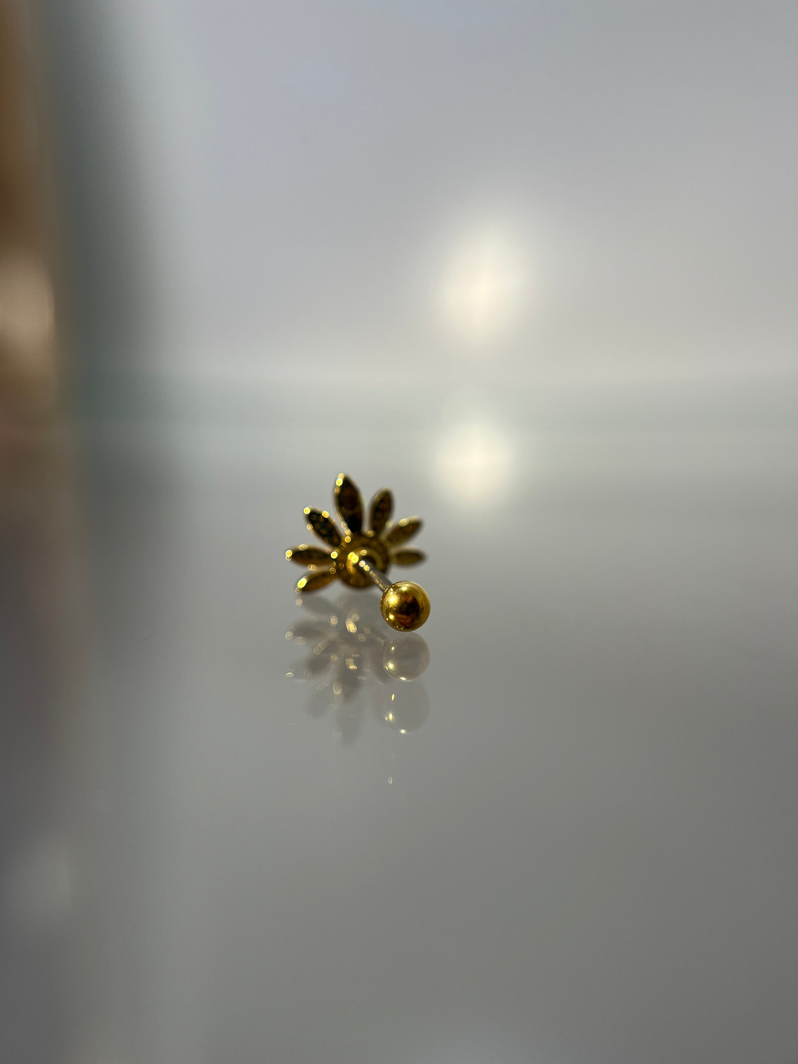 Piercings flor (cierre esfera)