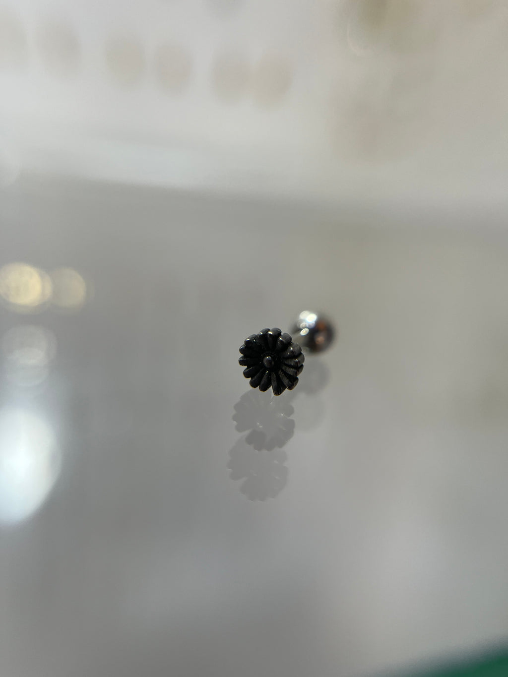 Piercings flor (cierre esfera)