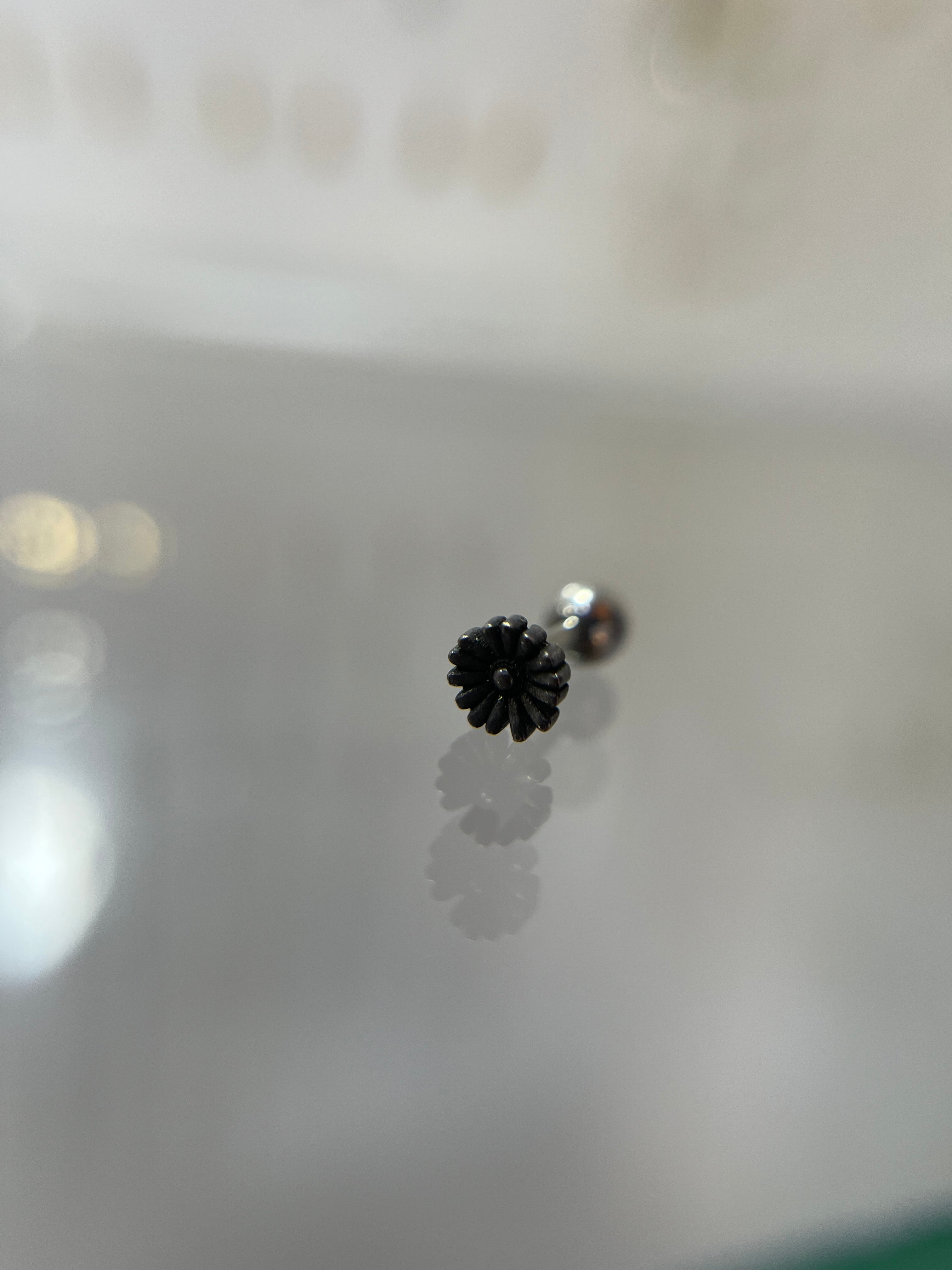 Piercings flor (cierre esfera)