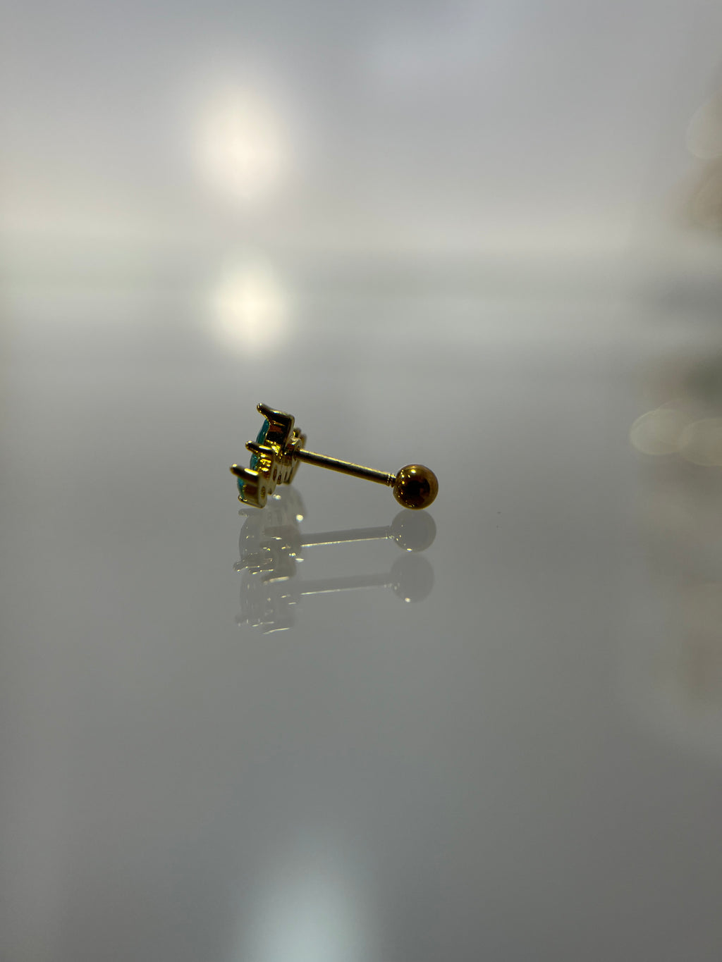Piercings tiara verde (cierre esfera)