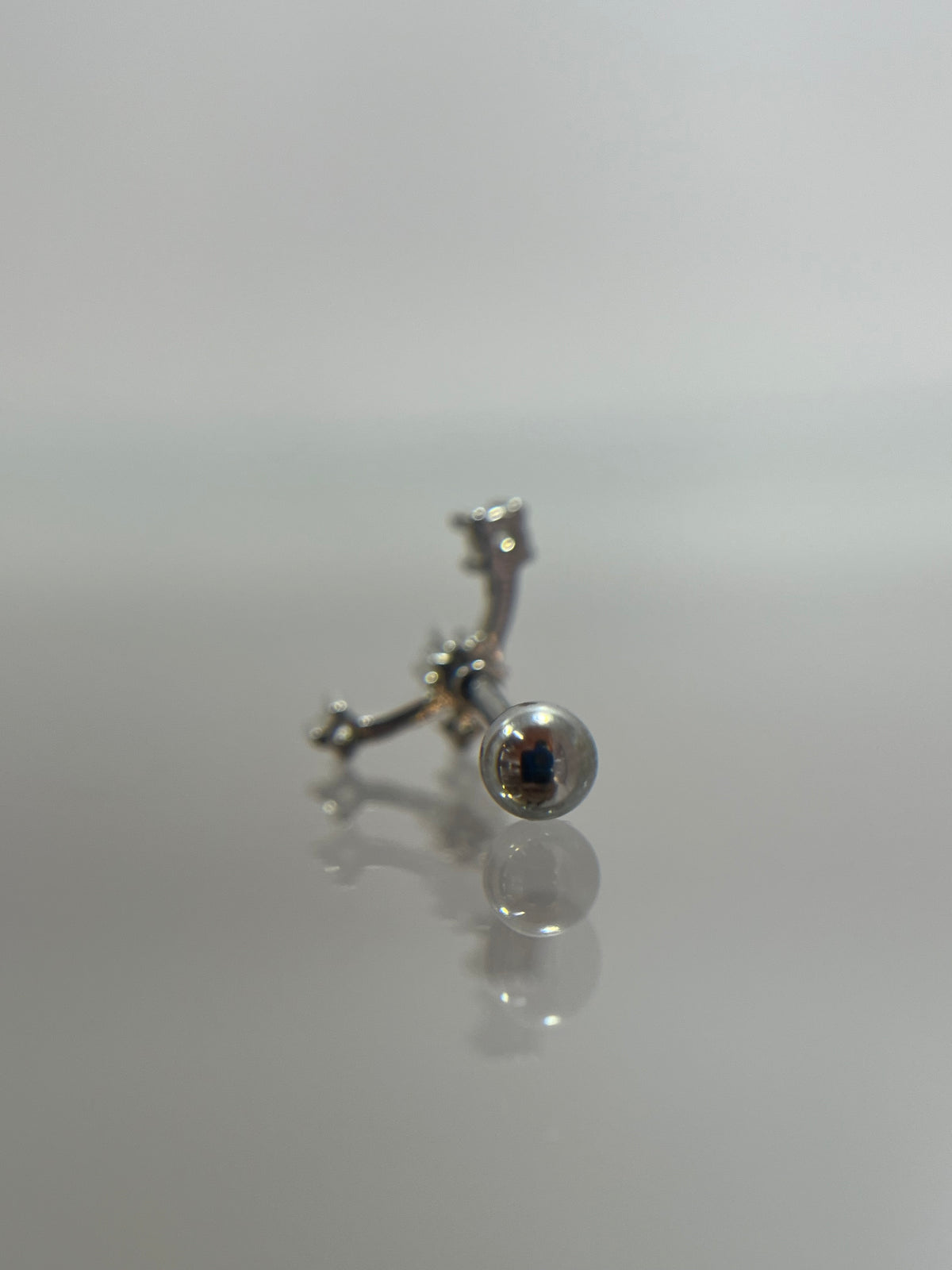 Piercing racimo acero plateado (cierre bolilla)