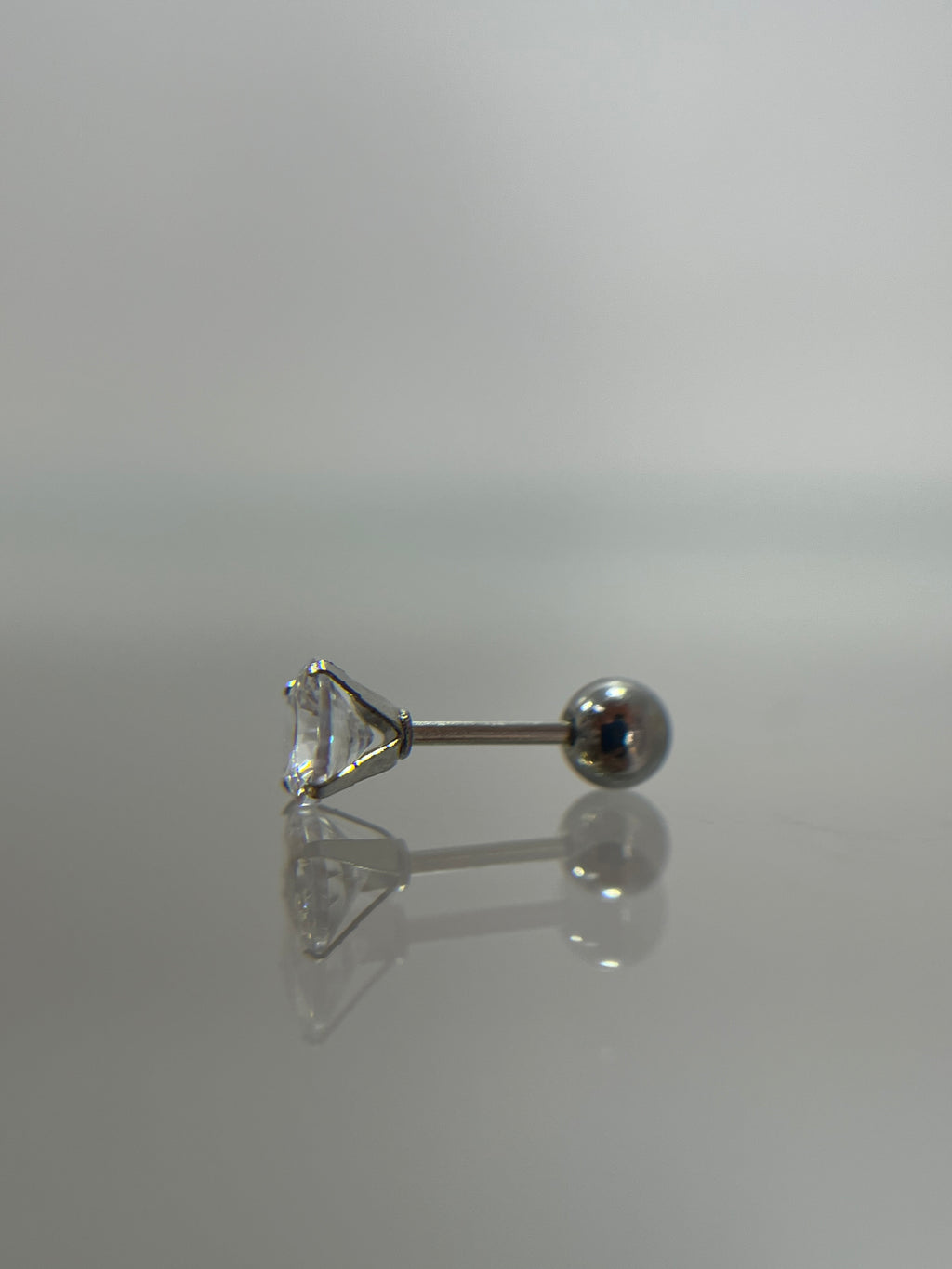 Piercing piedra solitaria acero plateado (cierre bolilla)