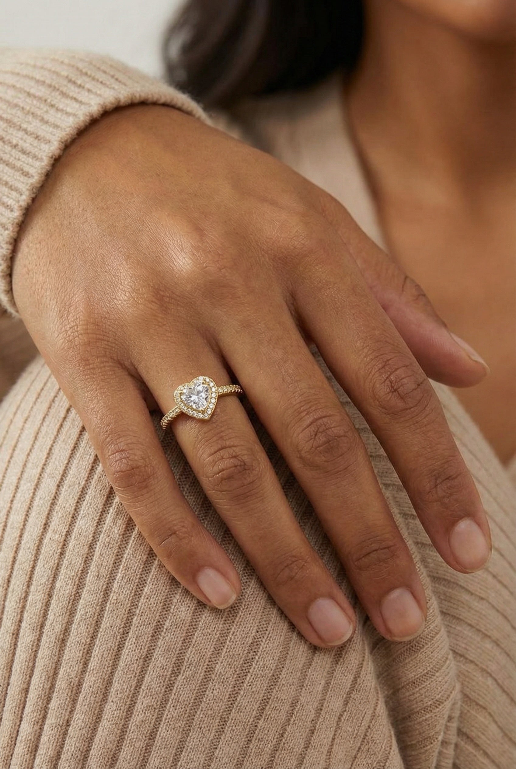 Anillo corazón con cristal incrustado