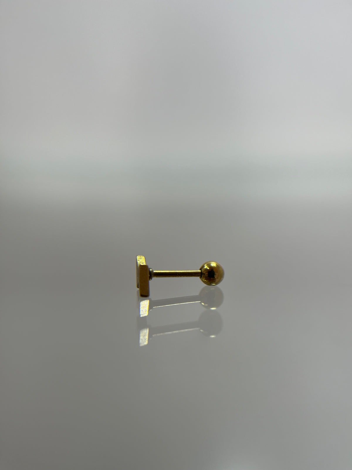 Piercing rayo titanium dorado (cierre bolilla)