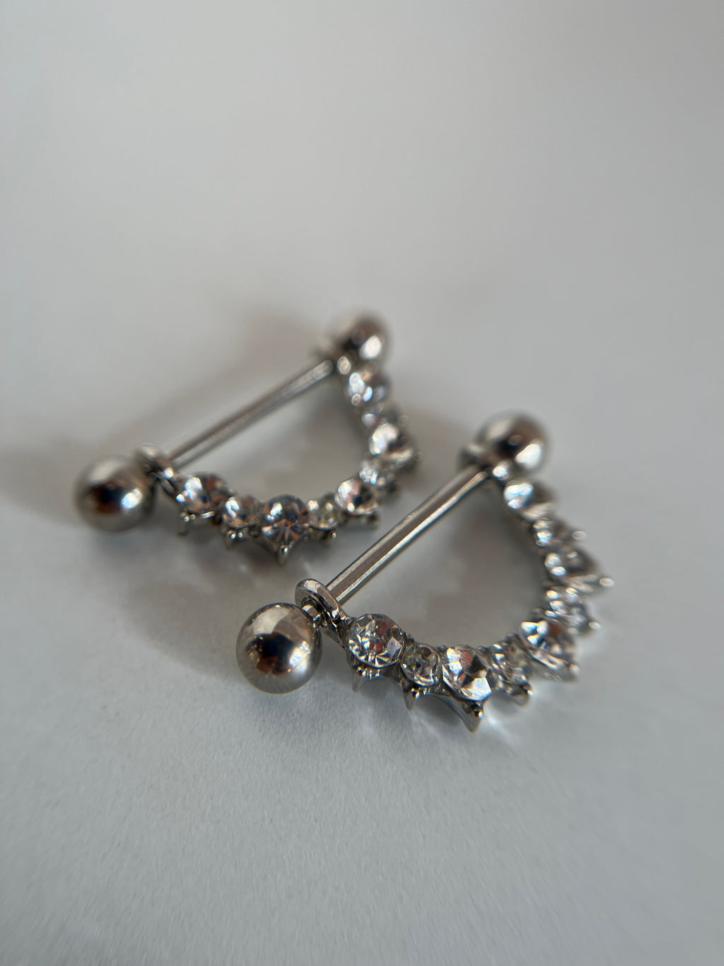 Piercings pezones diamantes