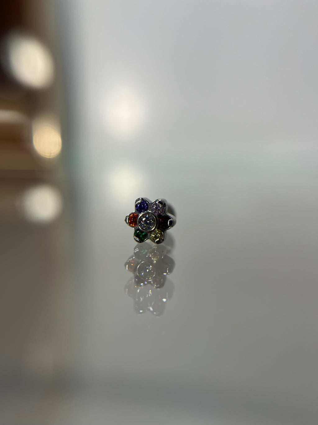 Piercings flor (cierre plano)