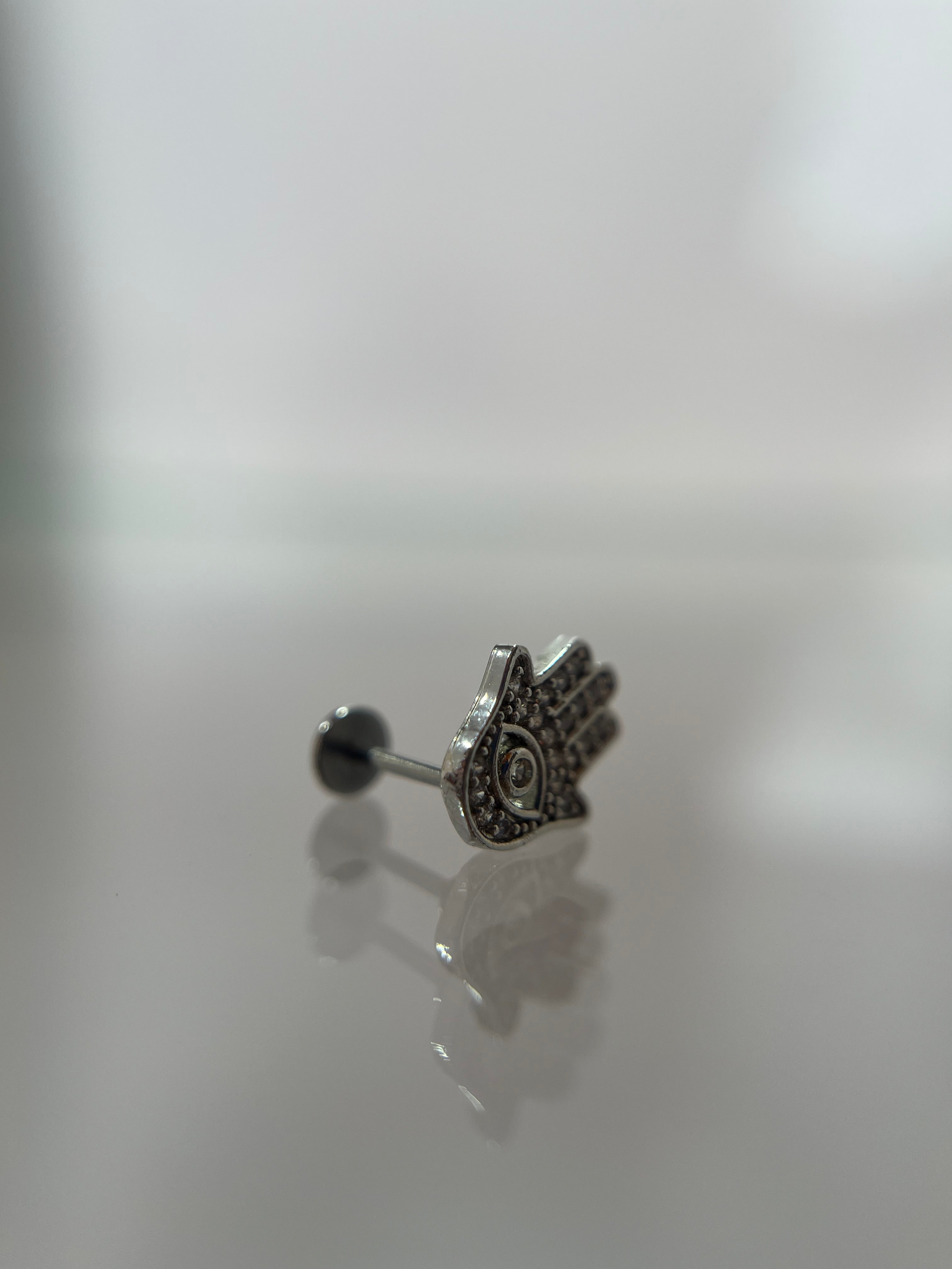 Piercings Hamsa (cierre plano)